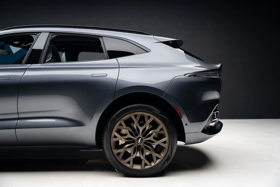 2023 Aston Martin DBX - Image 20 of 31