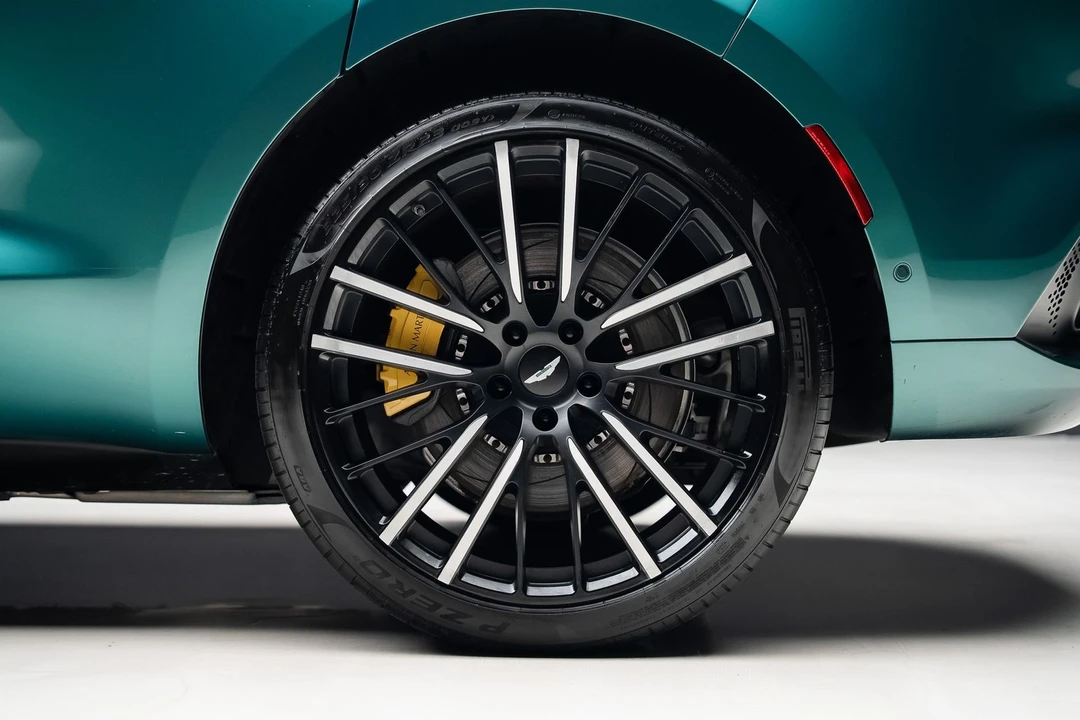 2023 Aston Martin DBX - Image 21 of 31
