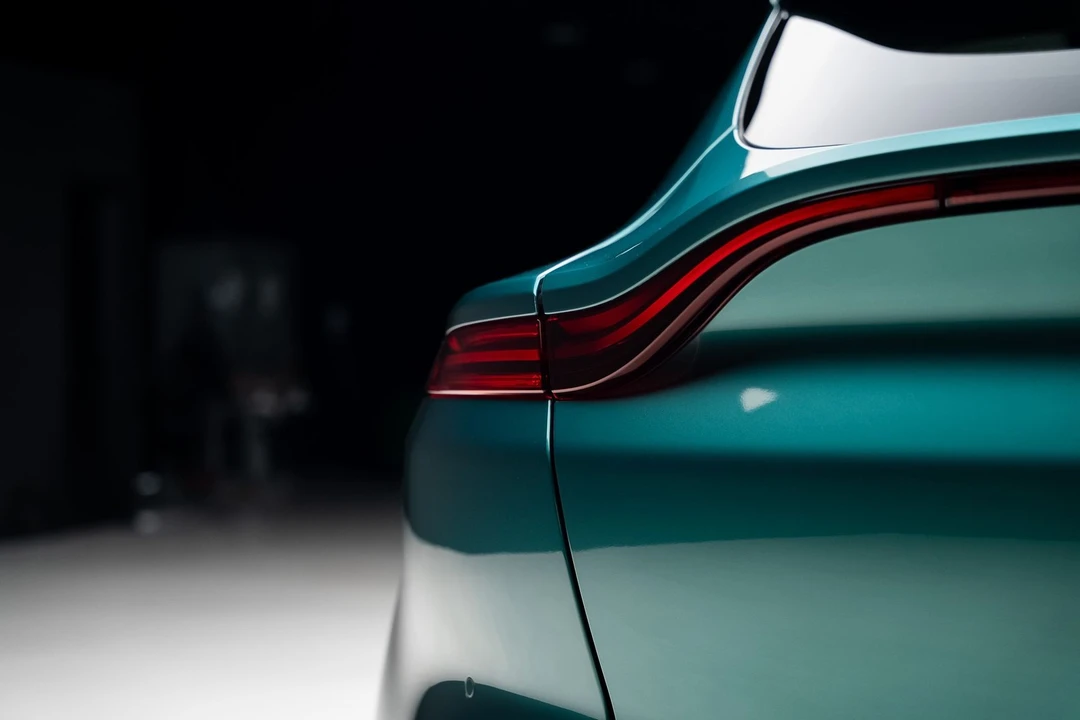 2023 Aston Martin DBX - Image 27 of 31