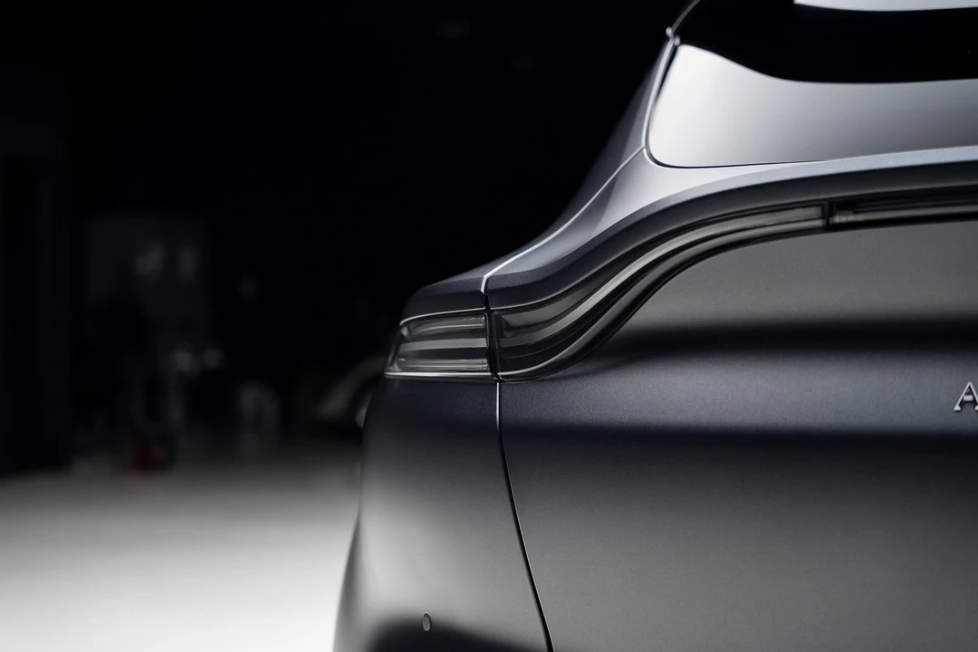 2023 Aston Martin DBX - Image 27 of 31