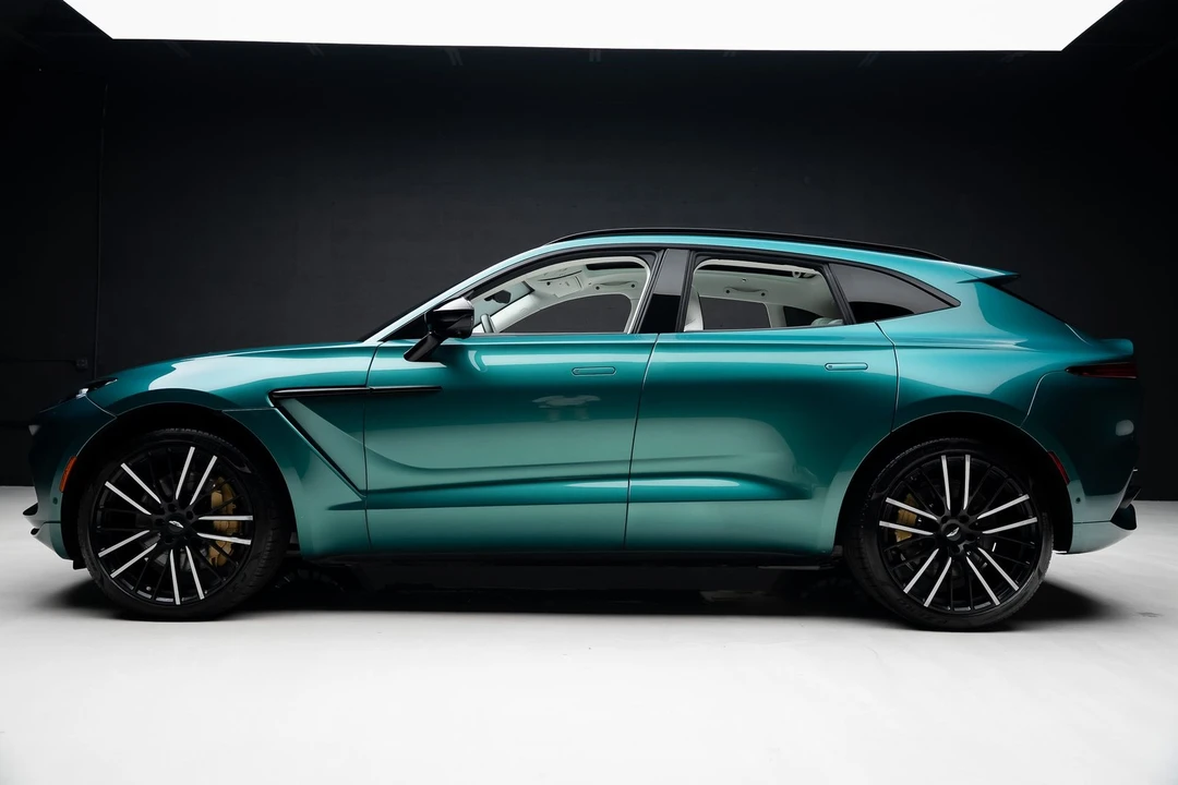 2023 Aston Martin DBX - Image 17 of 31