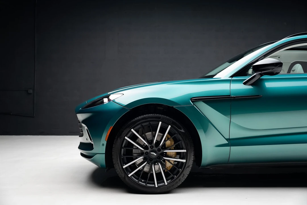 2023 Aston Martin DBX - Image 18 of 31