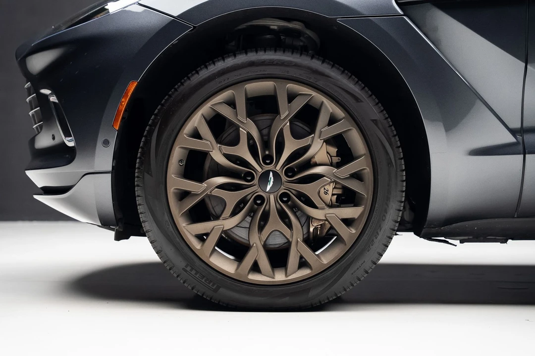 2023 Aston Martin DBX - Image 19 of 31