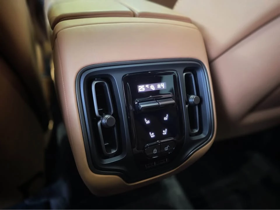 2023 Aston Martin DBX - Image 15 of 20