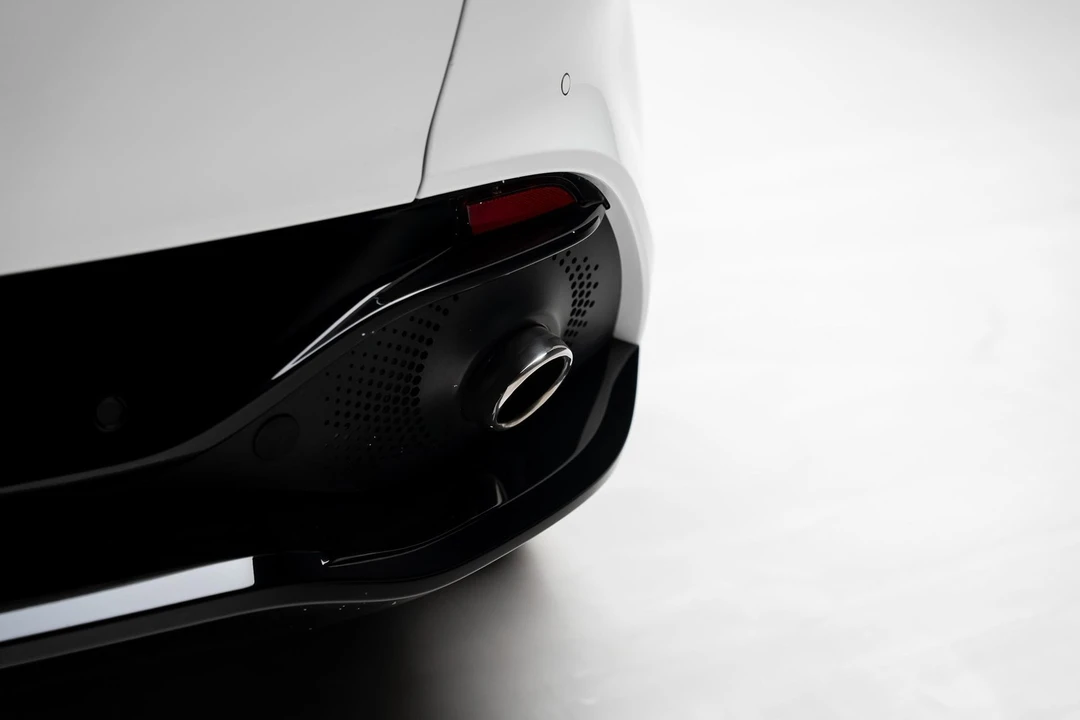 2023 Aston Martin DBX - Image 31 of 31