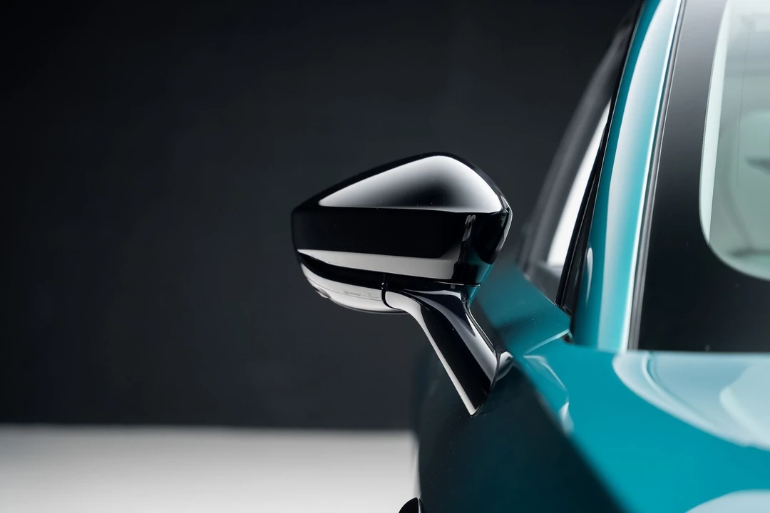 2023 Aston Martin DBX - Image 14 of 31