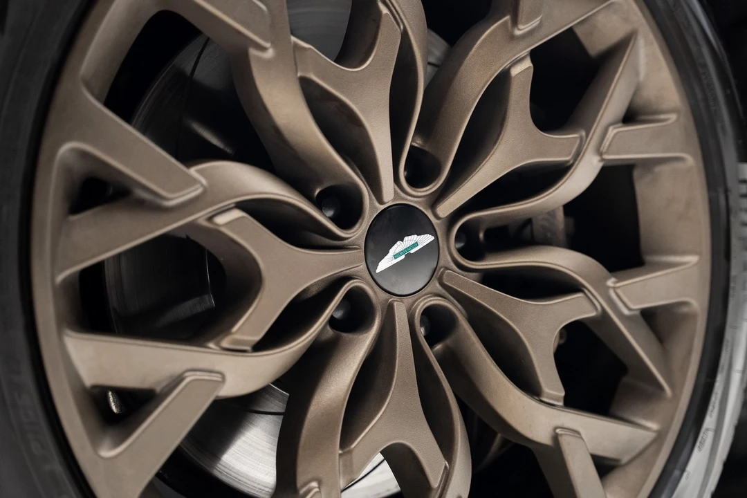 2023 Aston Martin DBX - Image 22 of 31