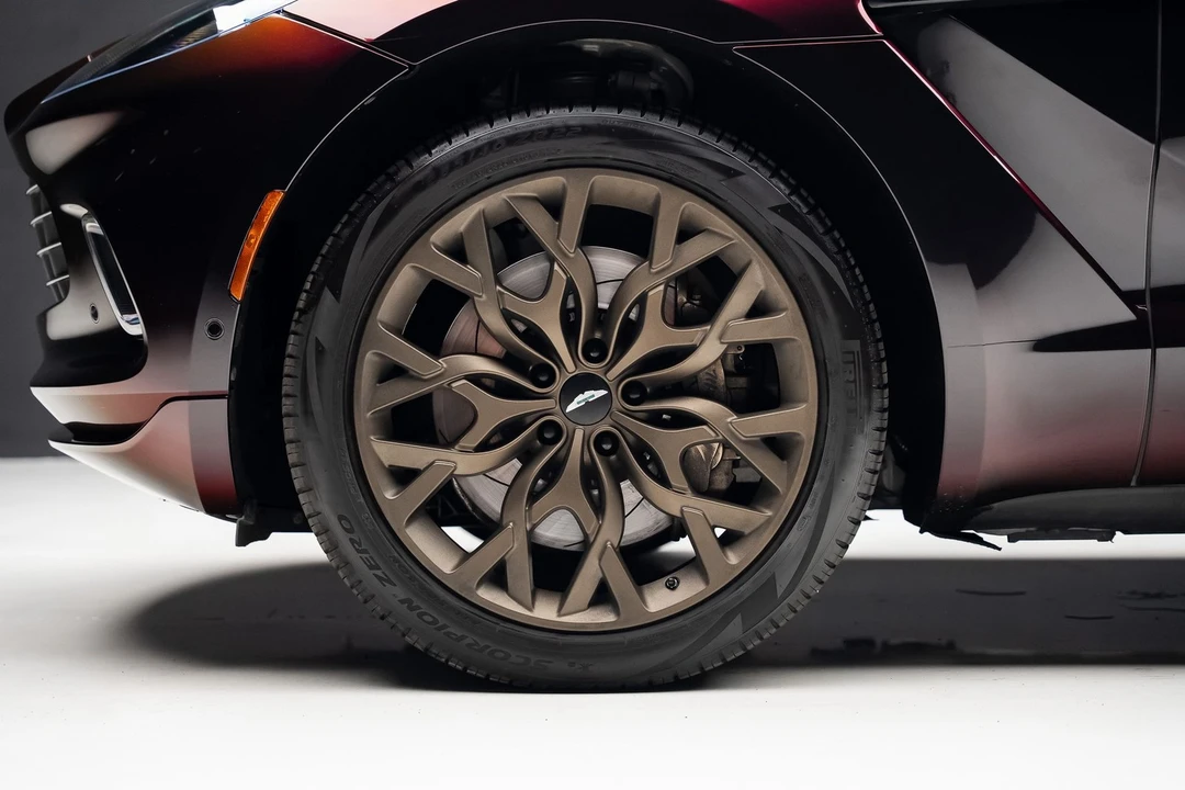2023 Aston Martin DBX - Image 19 of 31