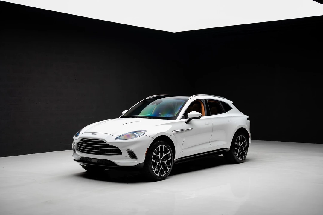 2023 Aston Martin DBX - Image 4 of 31