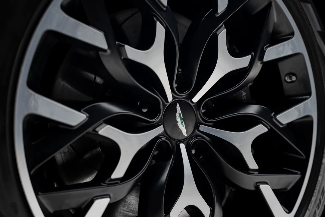 2023 Aston Martin DBX - Image 22 of 31