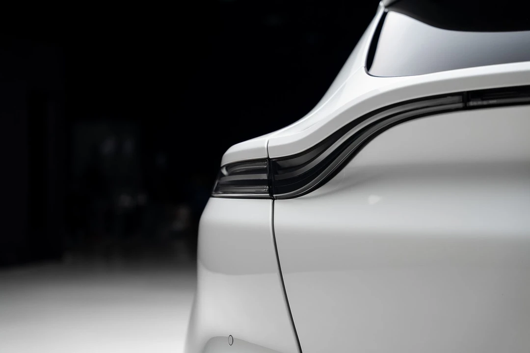 2023 Aston Martin DBX - Image 27 of 31