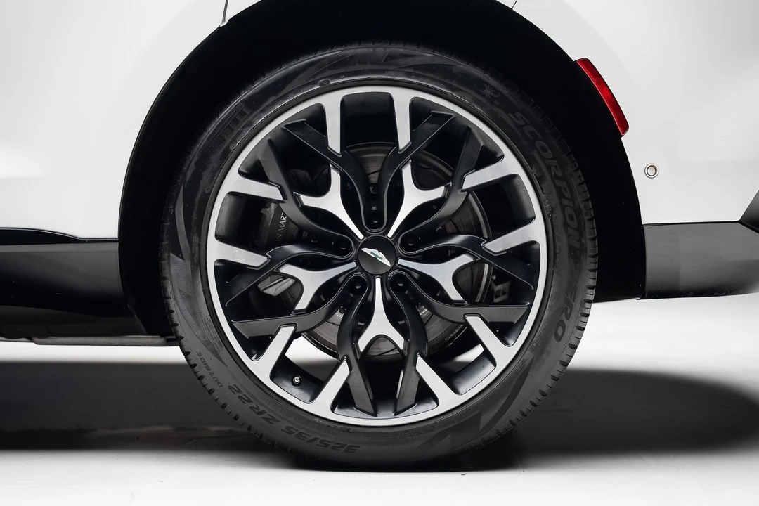 2023 Aston Martin DBX - Image 21 of 31