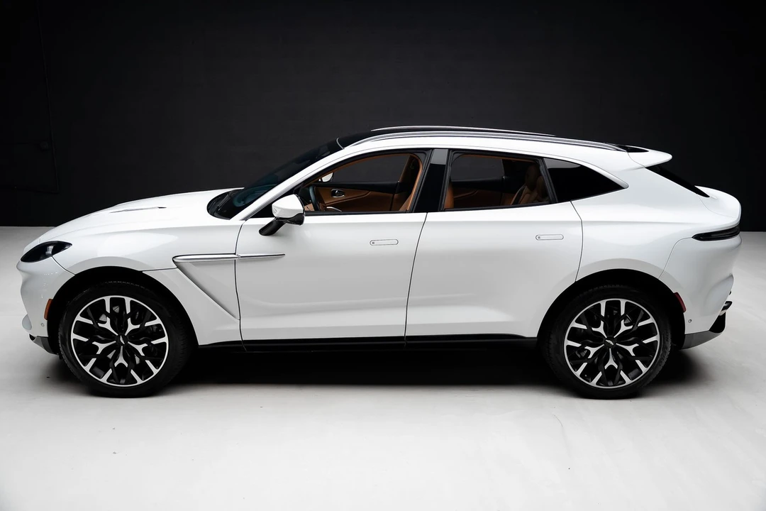 2023 Aston Martin DBX - Image 16 of 31