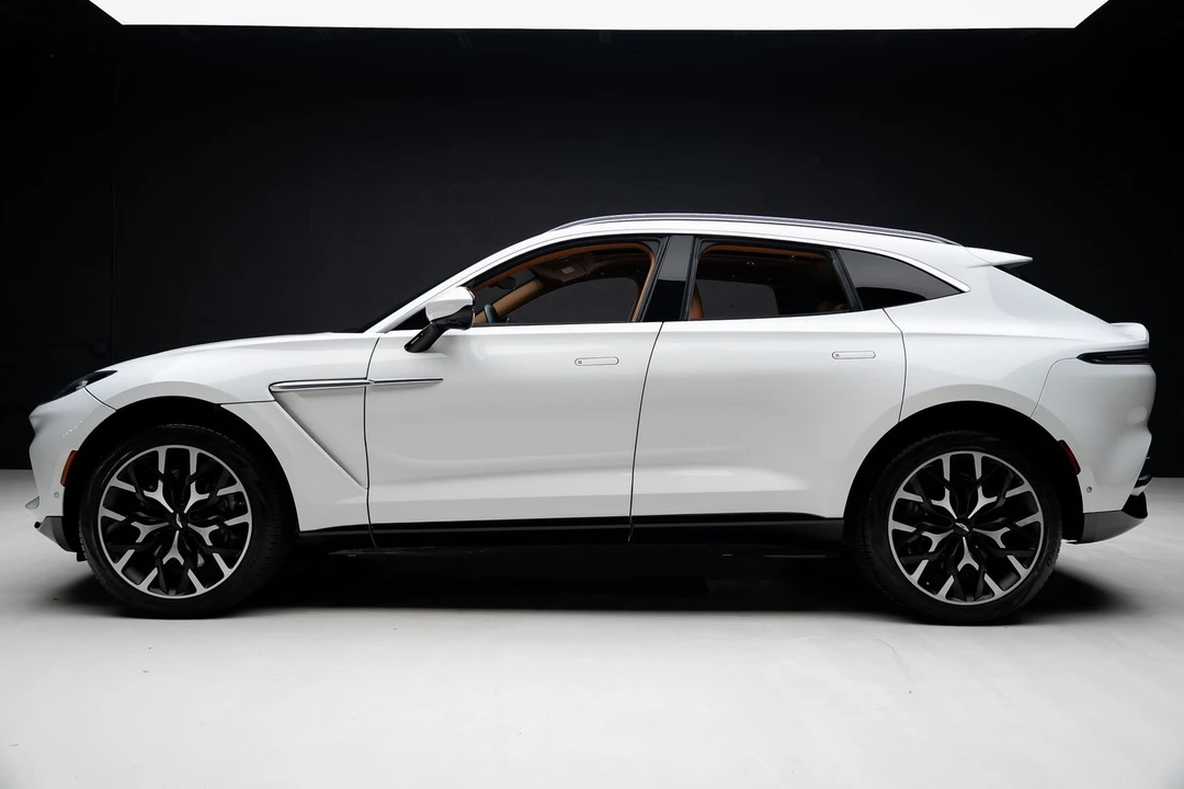 2023 Aston Martin DBX - Image 17 of 31