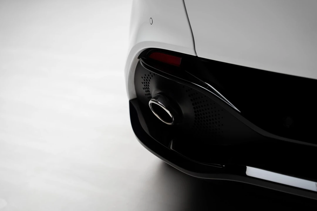 2023 Aston Martin DBX - Image 30 of 31