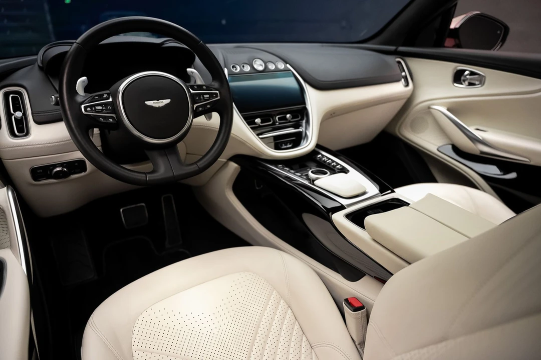 2023 Aston Martin DBX - Image 2 of 31