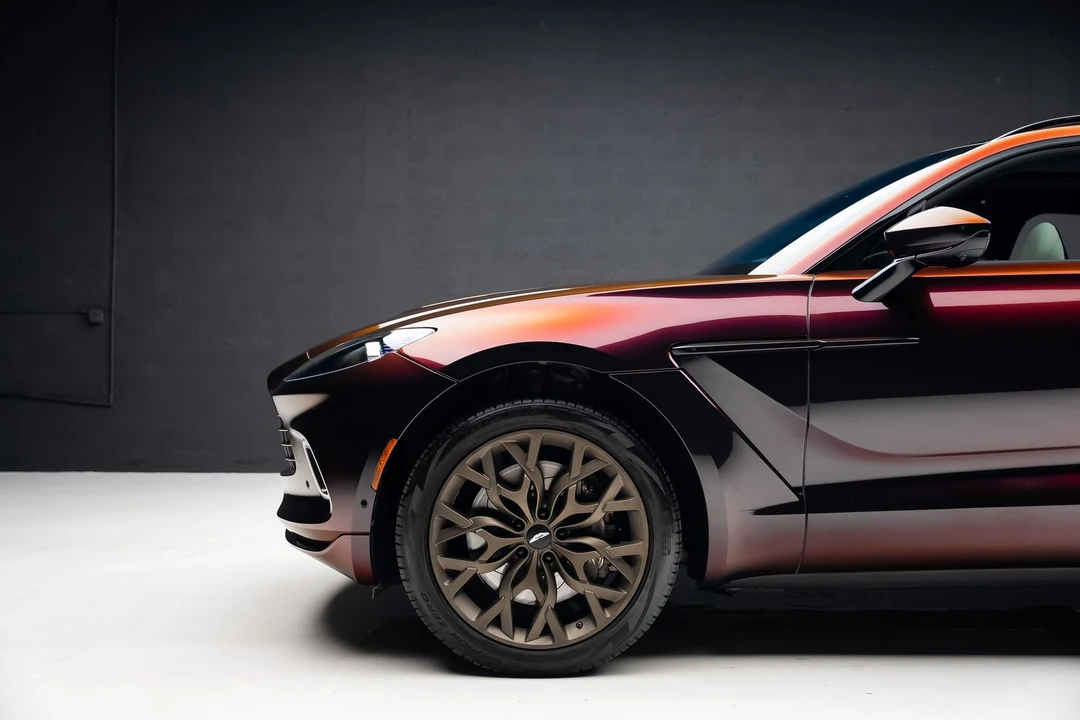 2023 Aston Martin DBX - Image 18 of 31