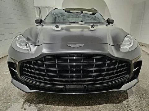 2023 Aston Martin DBX 707 Groupe Carbon