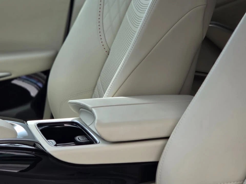 2023 Aston Martin DBX - Image 17 of 20