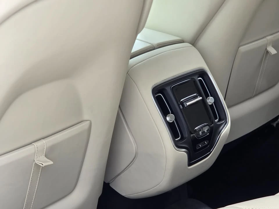 2023 Aston Martin DBX - Image 18 of 20