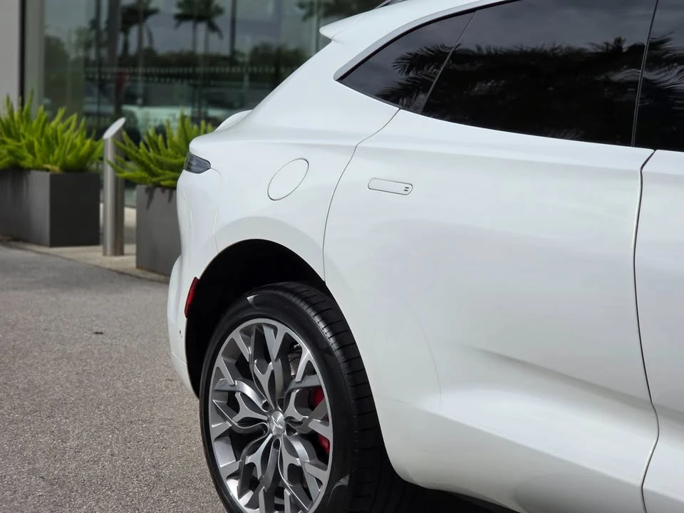 2023 Aston Martin DBX - Image 6 of 20