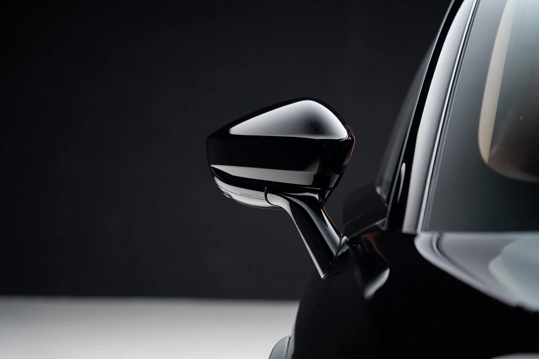 2023 Aston Martin DBX - Image 14 of 21