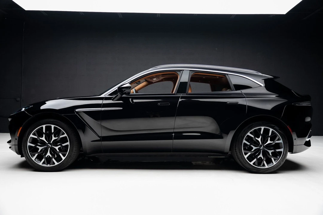 2023 Aston Martin DBX - Image 17 of 21