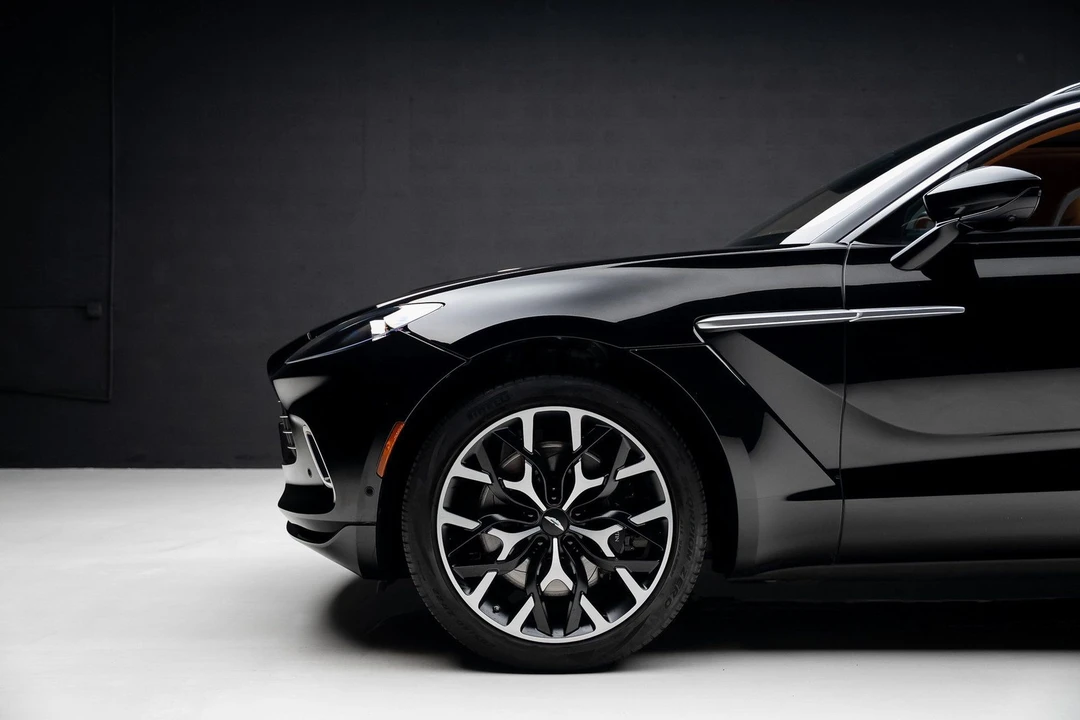 2023 Aston Martin DBX - Image 18 of 21