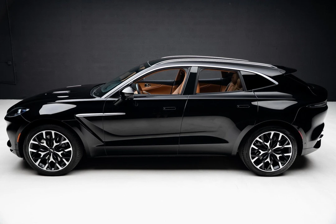 2023 Aston Martin DBX - Image 16 of 21