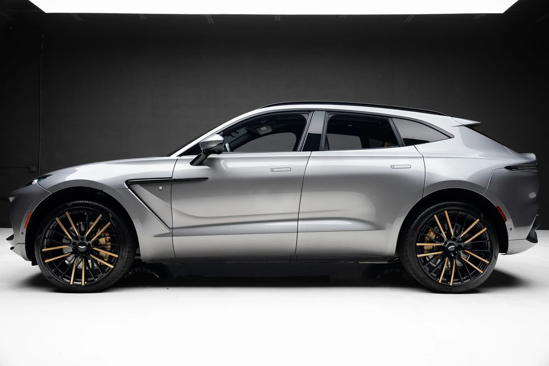 2023 Aston Martin DBX - Image 17 of 21