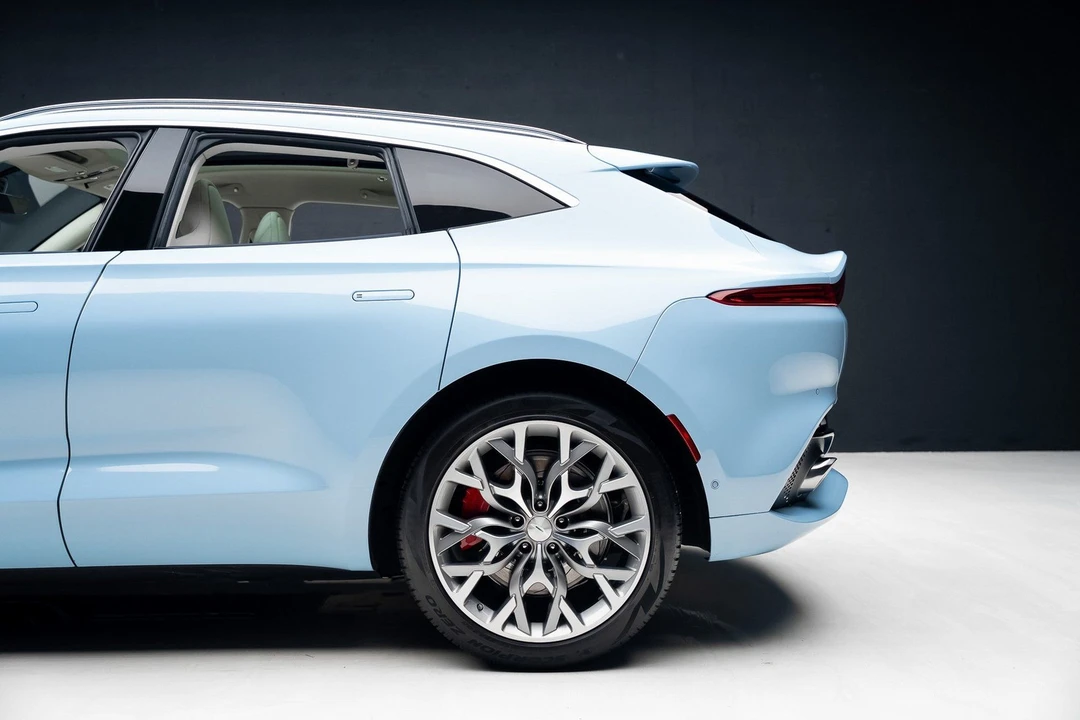 2023 Aston Martin DBX - Image 19 of 21