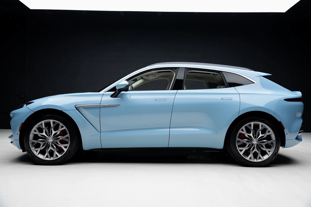 2023 Aston Martin DBX - Image 16 of 21
