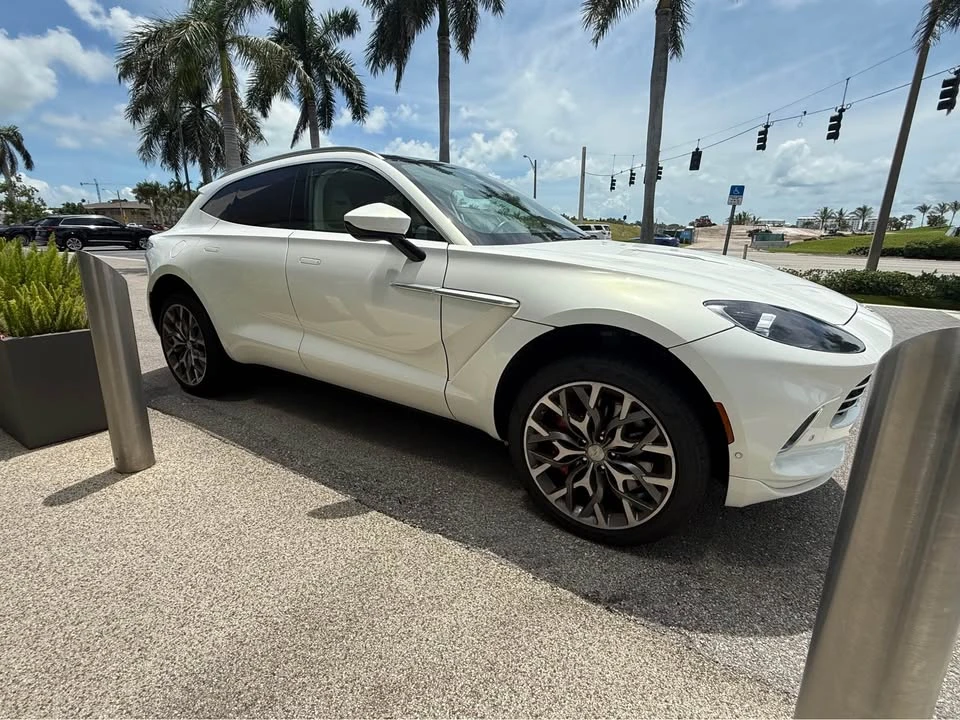 2023 Aston Martin DBX - Image 3 of 20