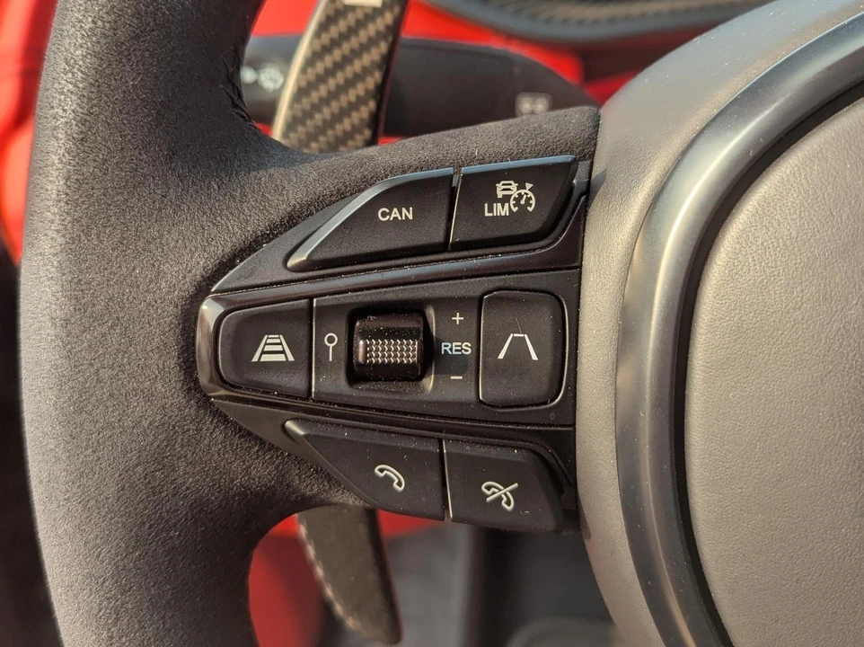 2023 Aston Martin DBX - Image 19 of 31