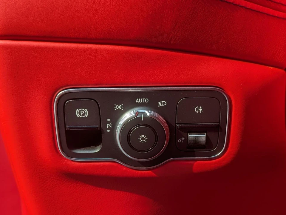 2023 Aston Martin DBX - Image 17 of 31