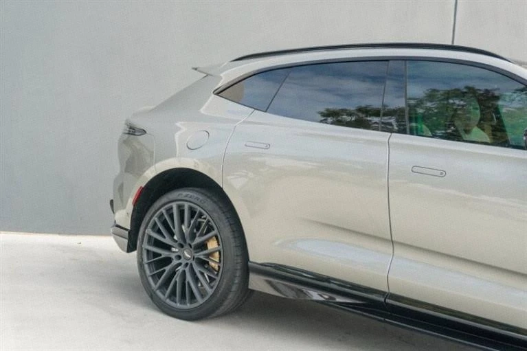 2023 Aston Martin DBX - Image 15 of 20