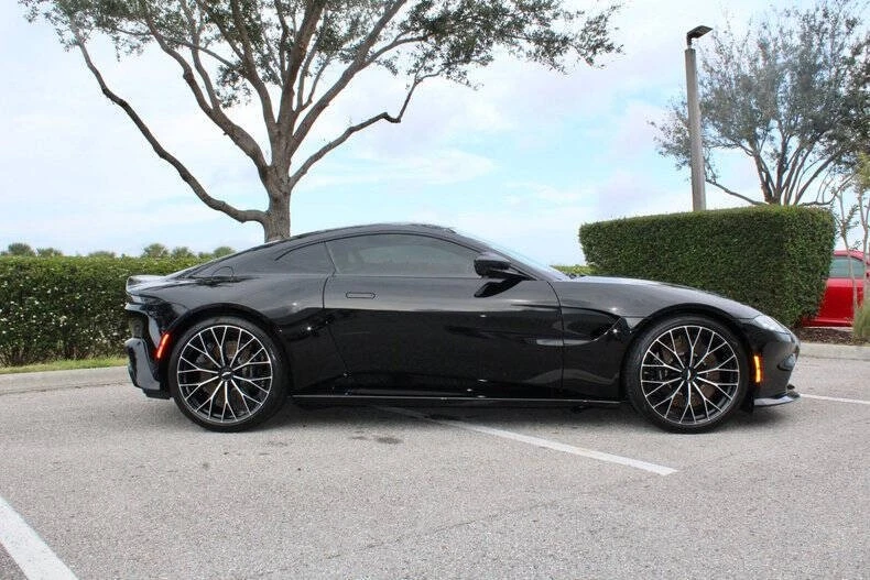 2023 Aston Martin Vantage - Image 2 of 31