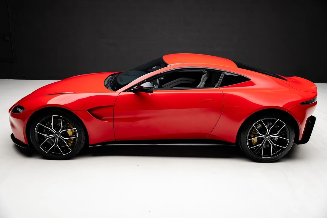 2023 Aston Martin Vantage - Image 16 of 31
