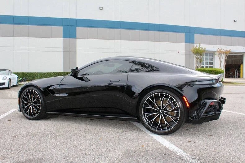 2023 Aston Martin Vantage - Image 10 of 31