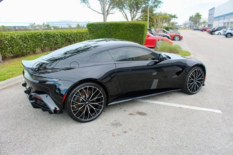 2023 Aston Martin Vantage - Image 16 of 31