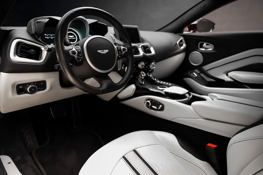 2023 Aston Martin Vantage - Image 2 of 31