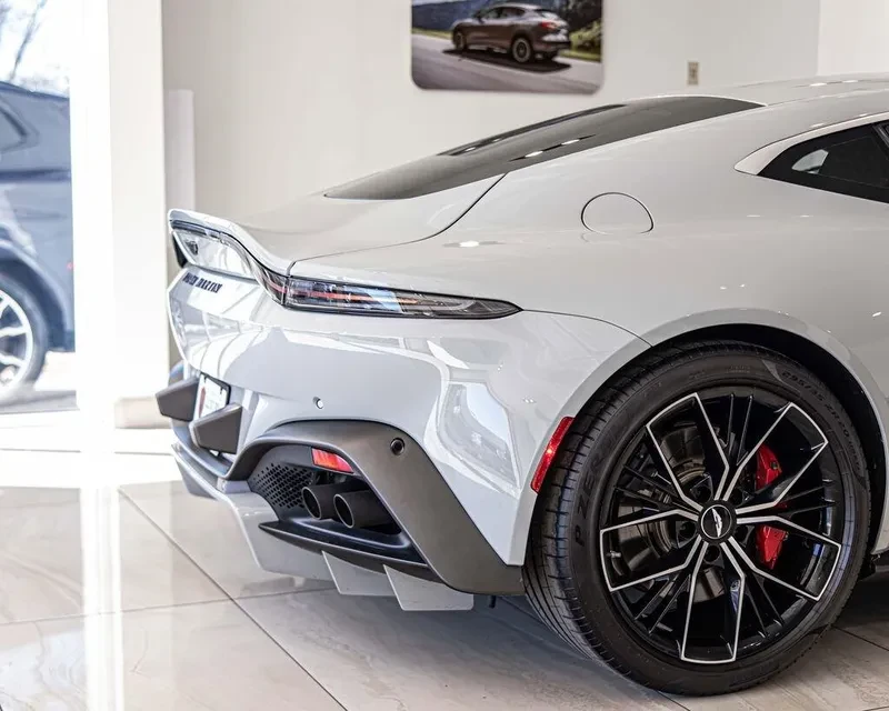 2023 Aston Martin Vantage - Image 9 of 18