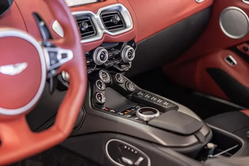 2023 Aston Martin Vantage - Image 15 of 18