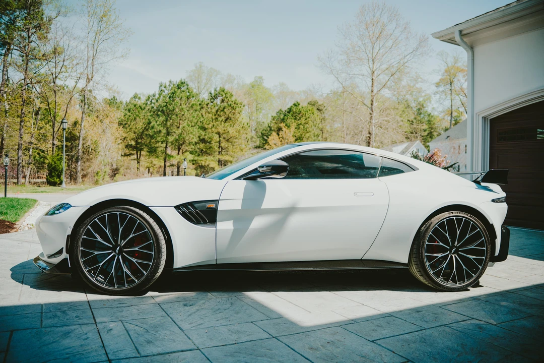2023 Aston Martin V8 Vantage (2019+) - Image 10 of 31