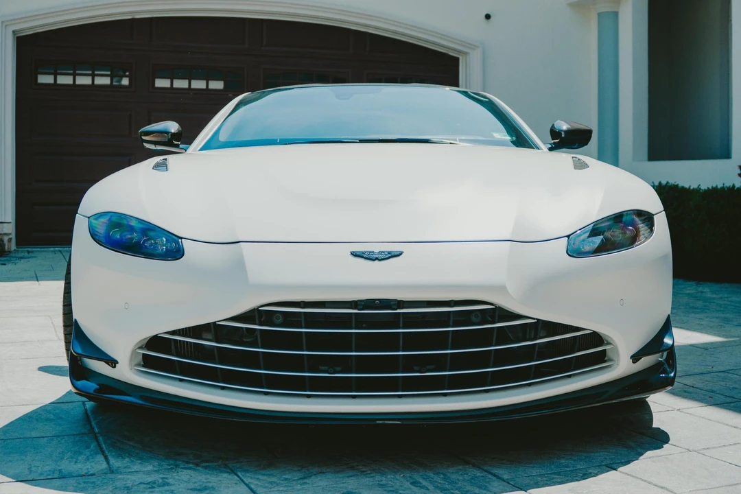 2023 Aston Martin V8 Vantage (2019+) - Image 2 of 31