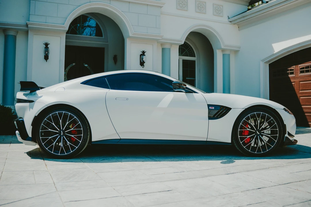 2023 Aston Martin V8 Vantage (2019+) - Image 3 of 31