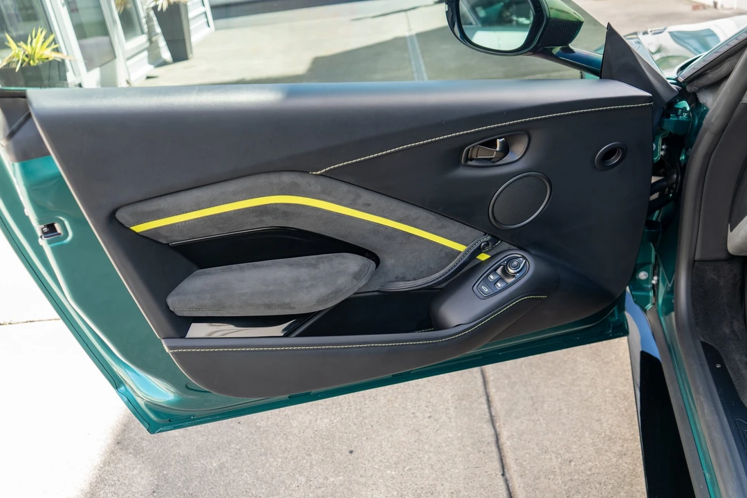 2023 Aston Martin V8 Vantage (2019+) - Image 13 of 31