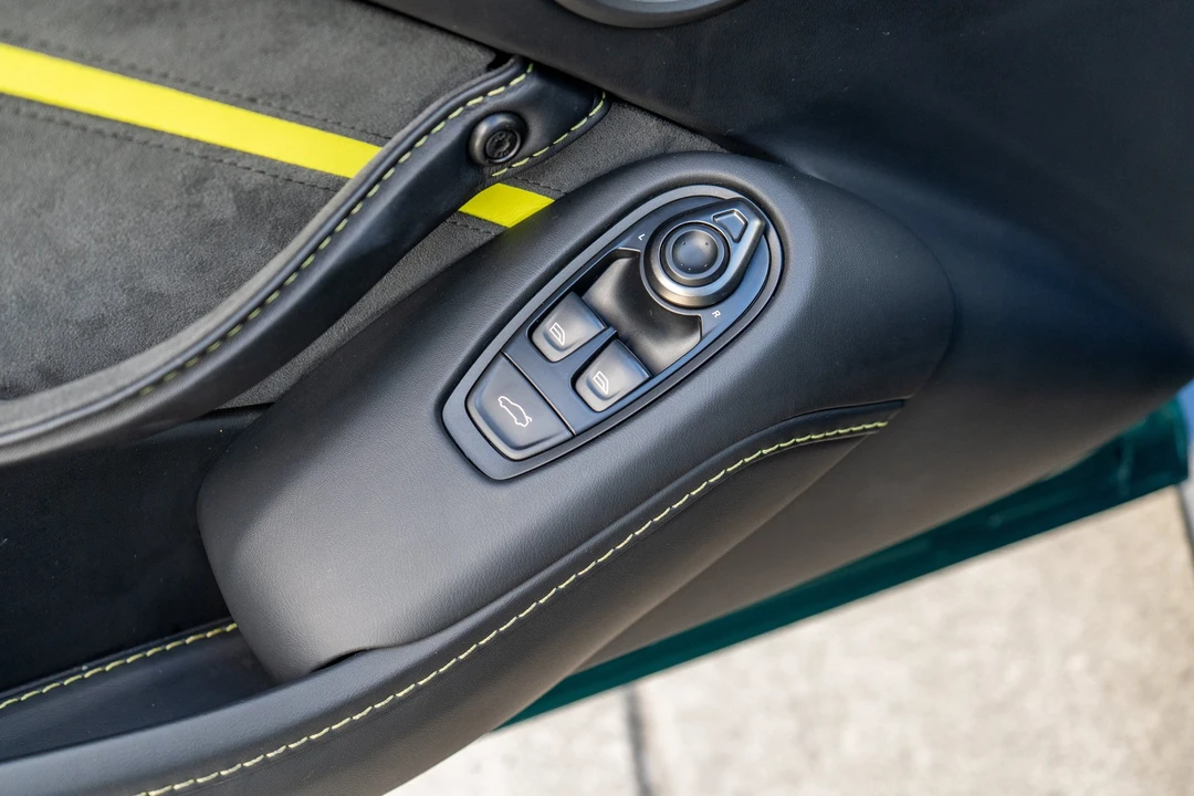 2023 Aston Martin V8 Vantage (2019+) - Image 14 of 31