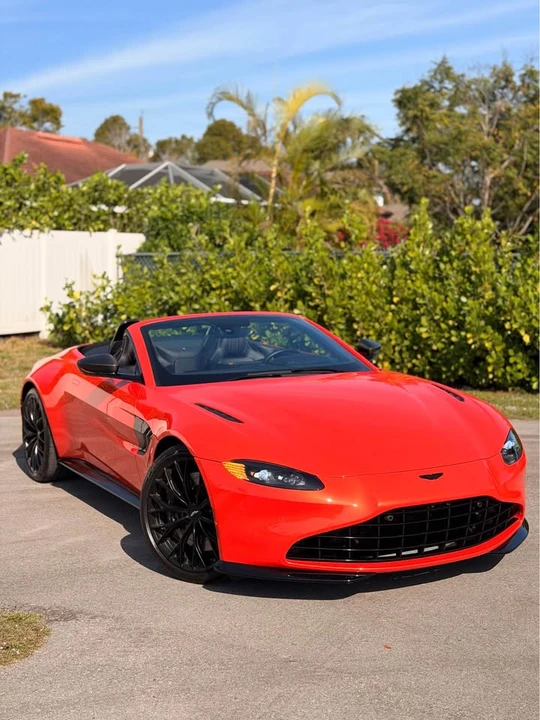 2023 Aston Martin Vantage - Image 2 of 19