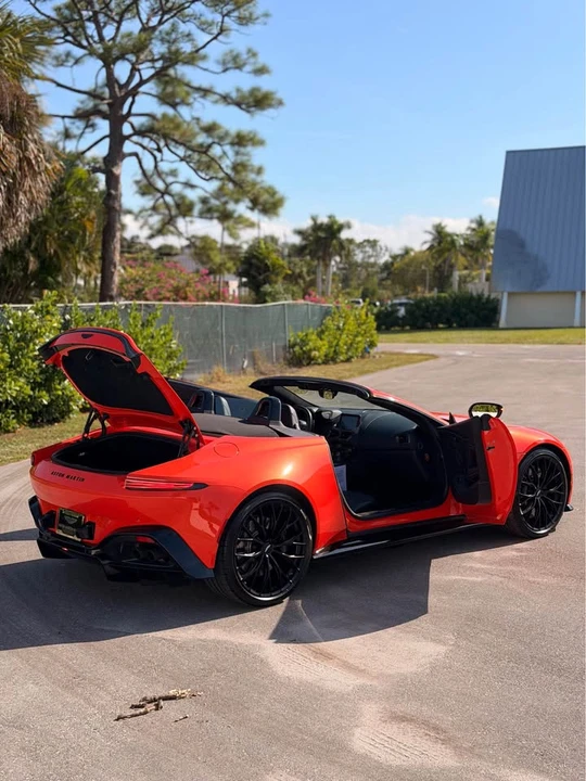 2023 Aston Martin Vantage - Image 11 of 19